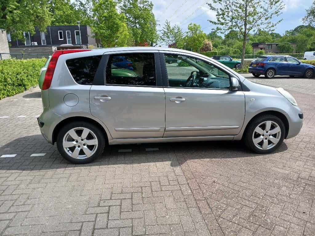 Nissan Note 1.6 16V AUT 2007 Grijs, Stof, 750 kg, 4 cilinders, Metallic lak