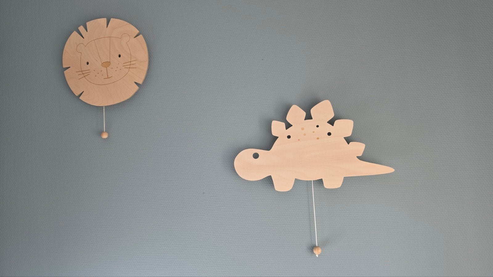 Houten wand nachtlampjes leeuw en dino Babypark, Ophalen, Zo goed als nieuw