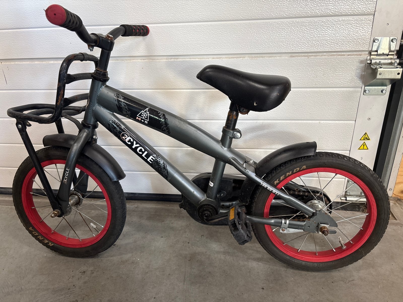 Jongensfiets 2Cycle met zijwieltjes - eerste fietsje, Fietsen en Brommers, Ophalen, Terugtraprem, Gebruikt, 14 inch of minder