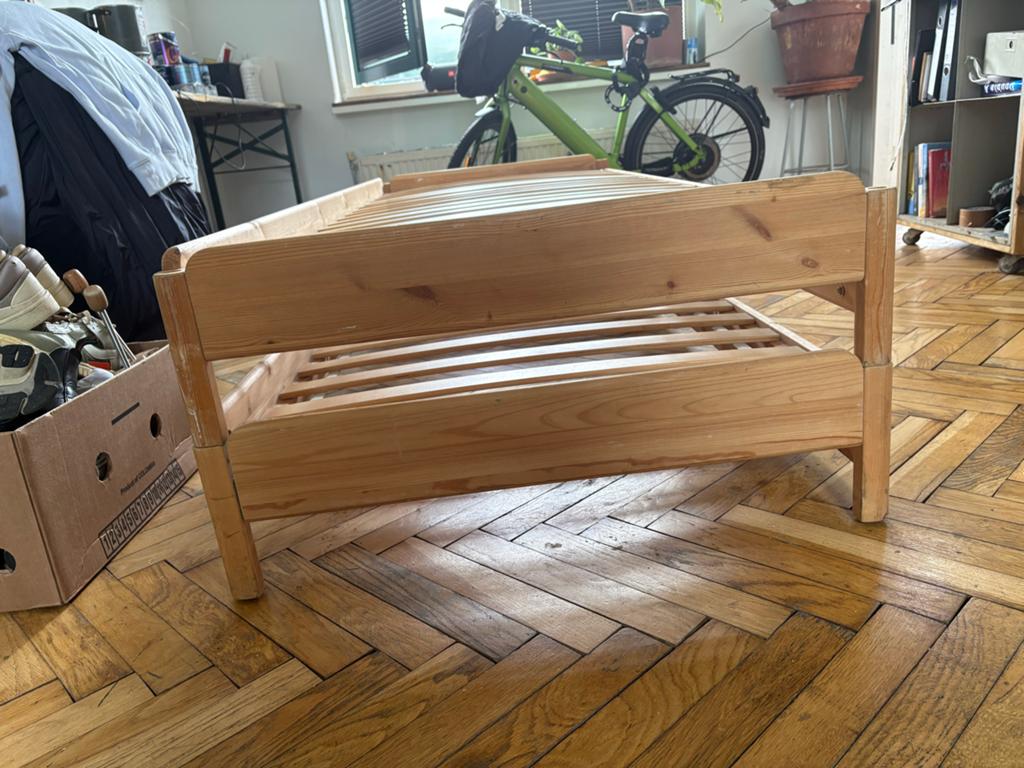 IKEA 1- of 2-persoonsbed in goede staat (excl. matras), Wit, Tweepersoons, Zo goed als nieuw, 200 cm