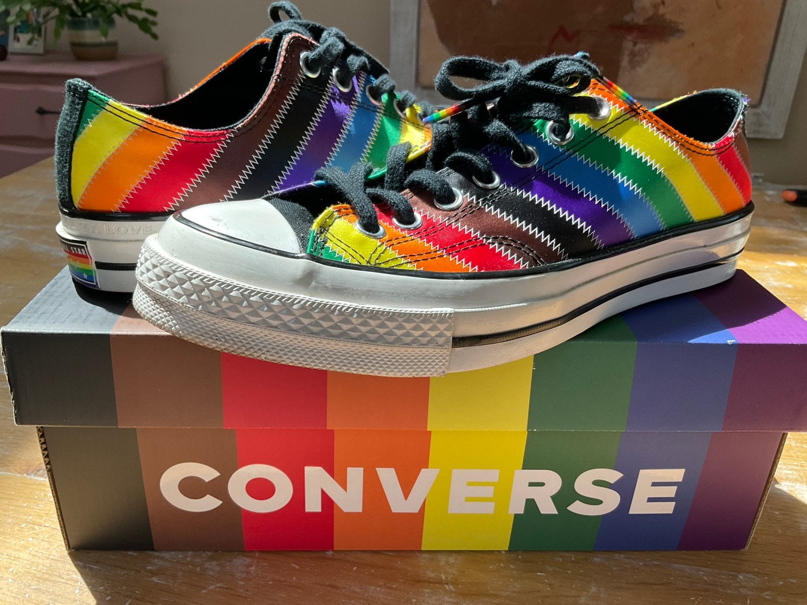 Convers All Stars Pride maat 42 unisex regenboog, Kleding | Heren, Schoenen, Ophalen of Verzenden, Zo goed als nieuw