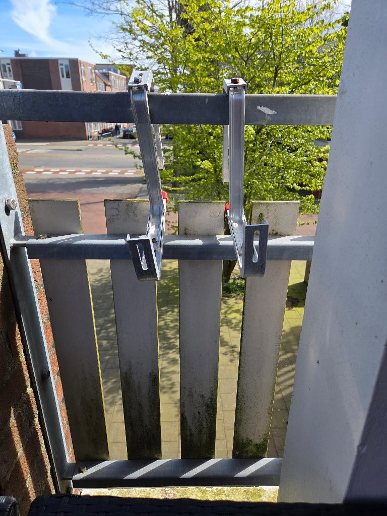 Balkonhaken- verstelbaar -12 stk, Tuin en Terras, Bloembakken en Plantenbakken, Ophalen, Gebruikt, Minder dan 30 cm, Balkon