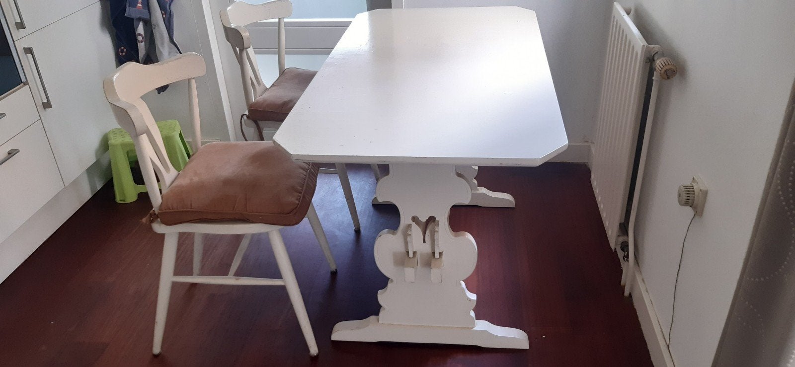 Gratis houten klooster tafel met 4 stoelen, Ophalen, Gebruikt