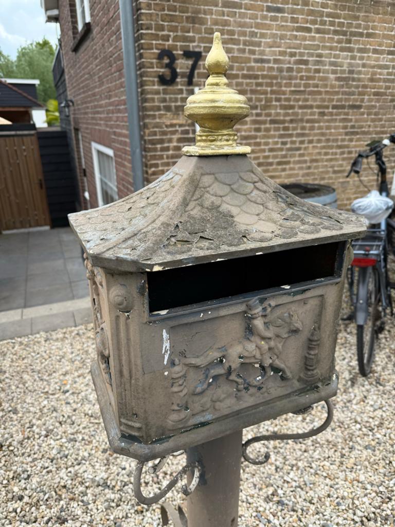 Antieke brievenbus opknapper, Tuin en Terras, Brievenbussen, Ophalen, Gebruikt, IJzer, Staande brievenbus