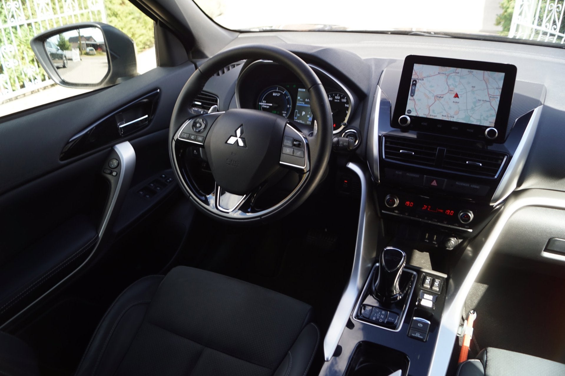 Mitsubishi Eclipse Cross 2.4 PHEV Intense+ Autom 4 WD Leder/, Auto's, Automaat, Dealer onderhouden, 4 cilinders, Vierwielaandrijving