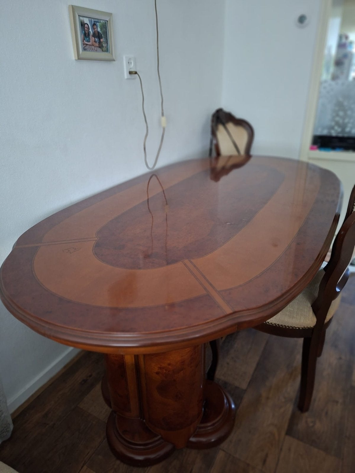 Ovale eettafel met glazen blad en sierlijke voet, Ophalen, Gebruikt, 100 tot 150 cm, Glas