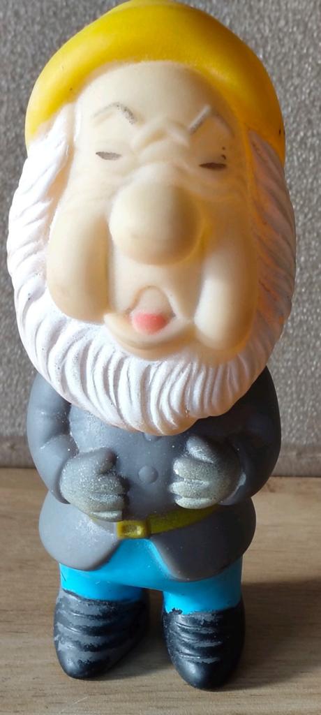 VINTAGE PIEP POPPETJE SNEEZY / NIEZEL* 7 DWERGEN*KABOUTER, Verzamelen, Disney, Verzenden, Sneeuwwitje of Doornroosje, Gebruikt