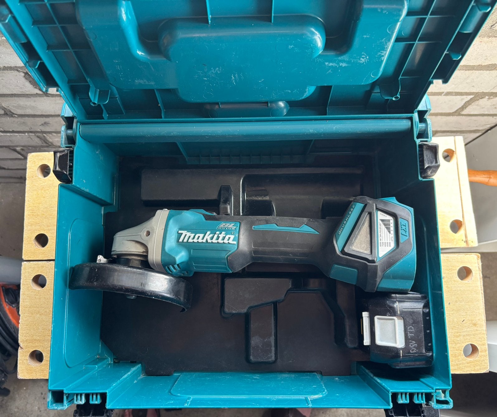 Makita DGA511ZJ 18V Slijptol in Mbox -125mm + 1 x 5Ah Accu, Doe-het-zelf en Verbouw, Gereedschap | Slijpmachines, Ophalen of Verzenden