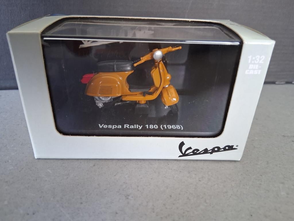Vespa Rally 180 (1968) Die-Cast Model 1:32, Ophalen of Verzenden