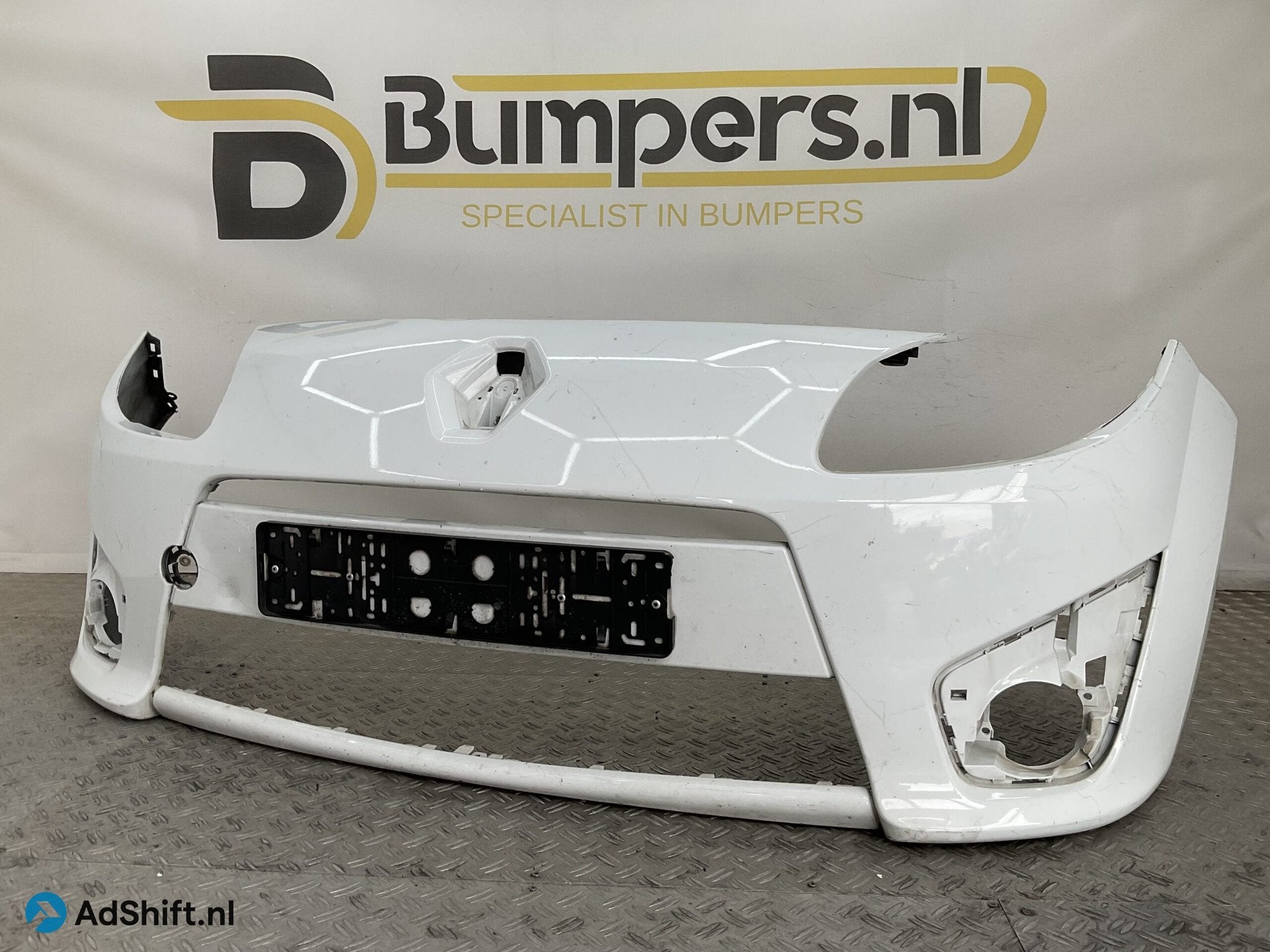 BUMPER Renault Twingo 2 GT 2007-2013 8200649327 VOORBUMPER F, Bumper