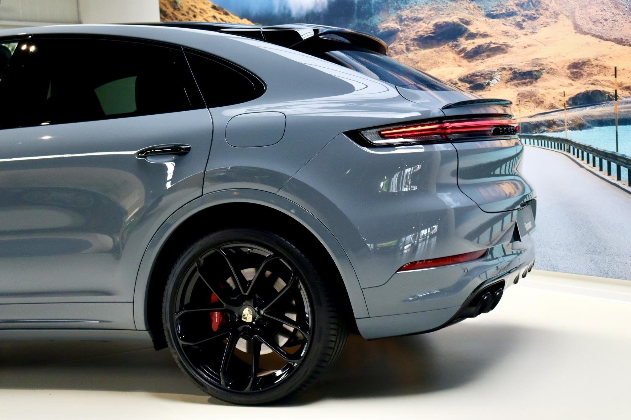 Porsche Cayenne Coupé 3.0 E-Hybrid|PANO|22inch|S-Display|Tr, Automaat, Gebruikt, 2995 cc, 4 stoelen