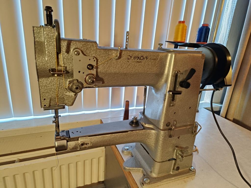 Dürkopp Adler 69-373 industriële leermachine + Servo motor, Hobby en Vrije tijd, Ophalen, Naaimachine, Overige merken