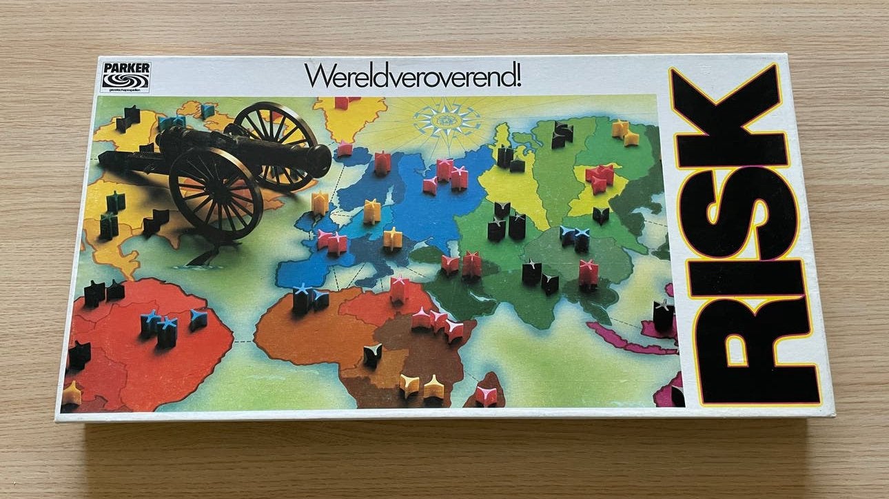 Risk - witte uitvoering, Vijf spelers of meer, Ophalen of Verzenden, Zo goed als nieuw