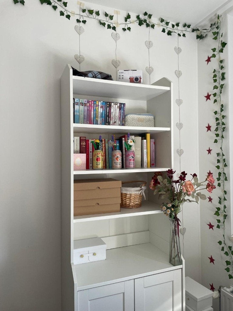 Foto 3 van mooie witte Ikea Hauga kast