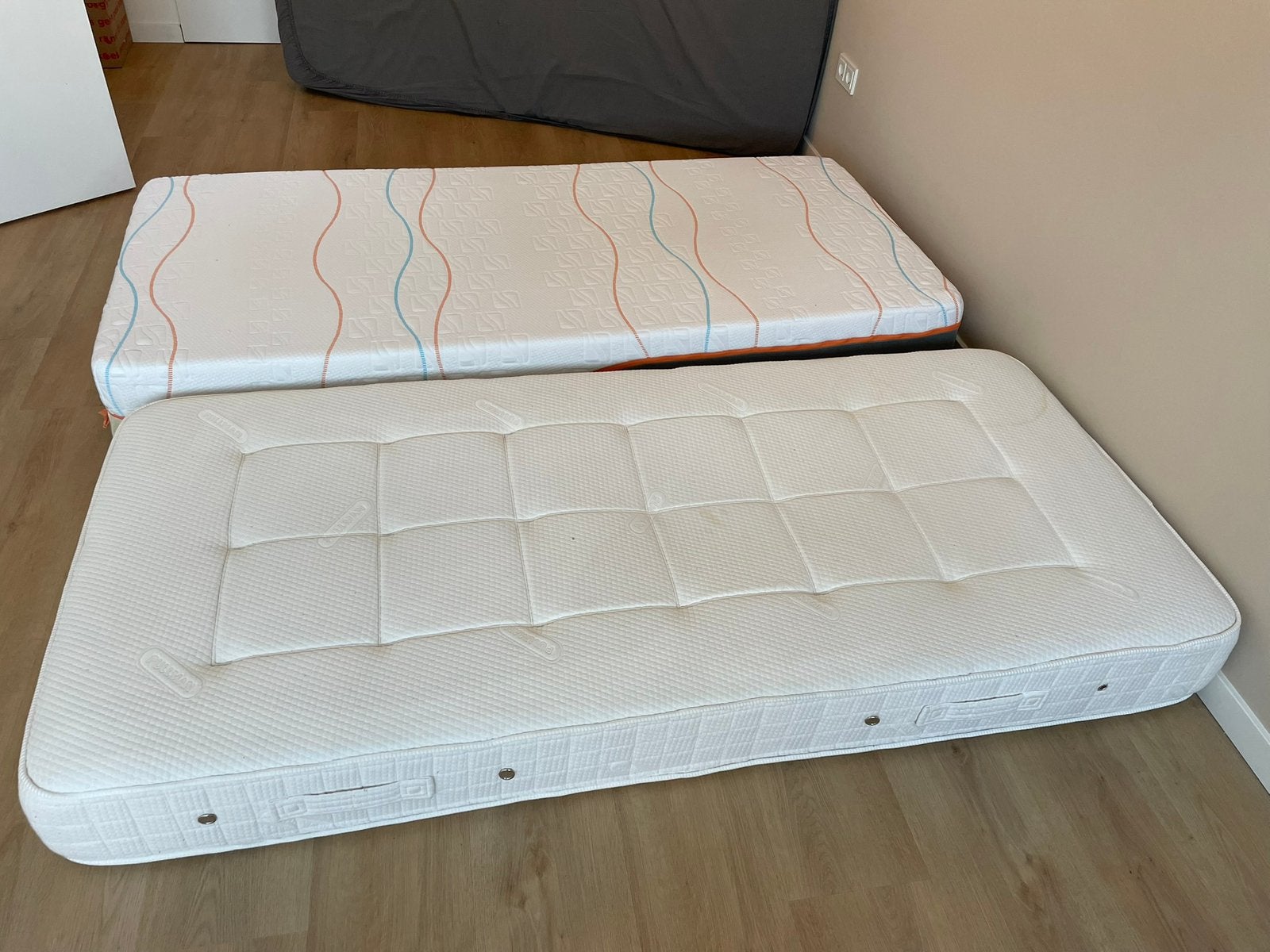 Gratis twee matrassen, Ophalen, Gebruikt, 90 cm, Eenpersoons