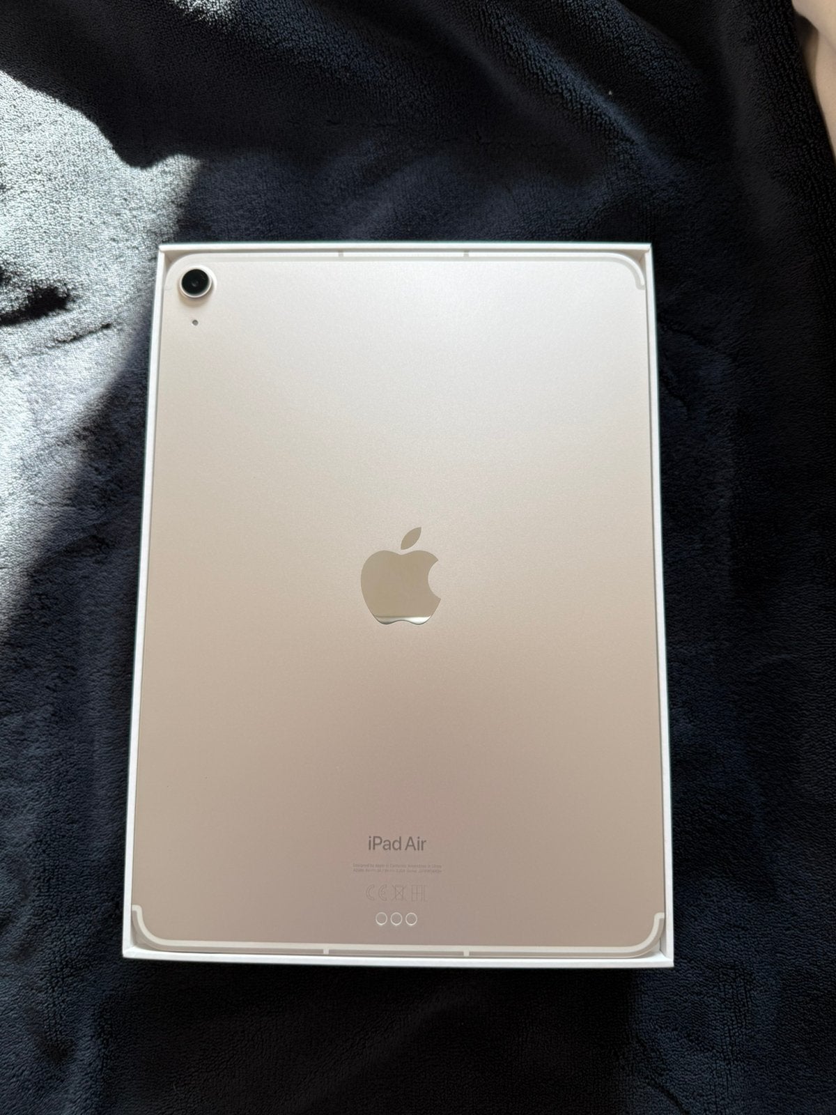 Foto 7 van Apple iPad Air (2022) Wifi + Cellular - Starlight