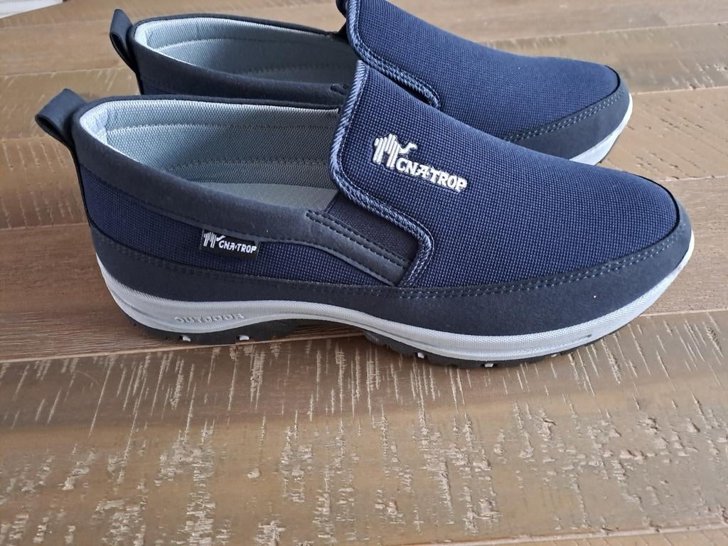Heren instappers Maat 45 blauw. Nieuw!, Blauw, Nieuw, Ophalen of Verzenden, Wandelschoenen of Bergschoenen