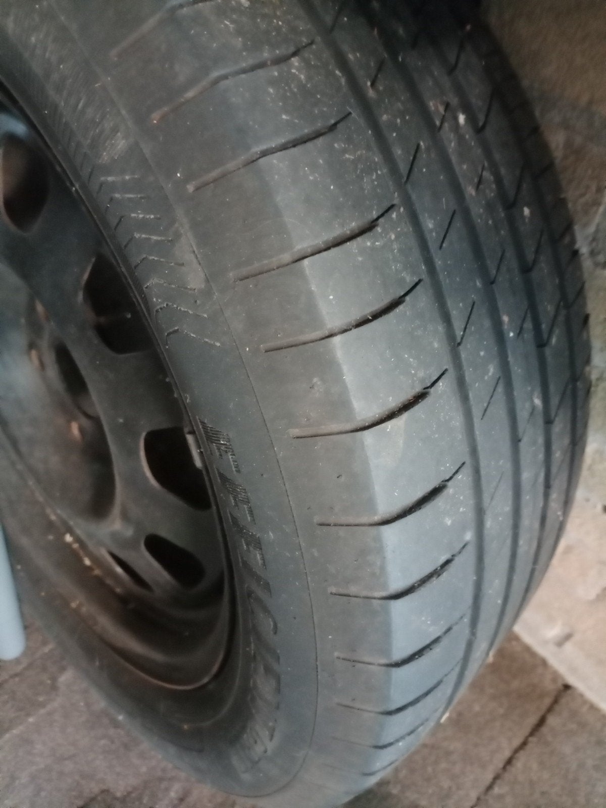 Banden van Dodge caliber 215 60 17, Auto-onderdelen, Ophalen, 17 inch, Band(en), Zomerbanden