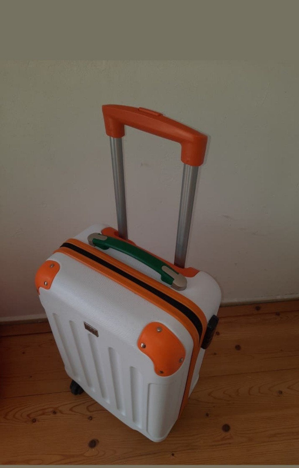 2 NIEUWE TROLLEY'S 25€ P.S. OF 2 VOOR 40€, Ophalen, 50 tot 60 cm, Hard kunststof, Nieuw