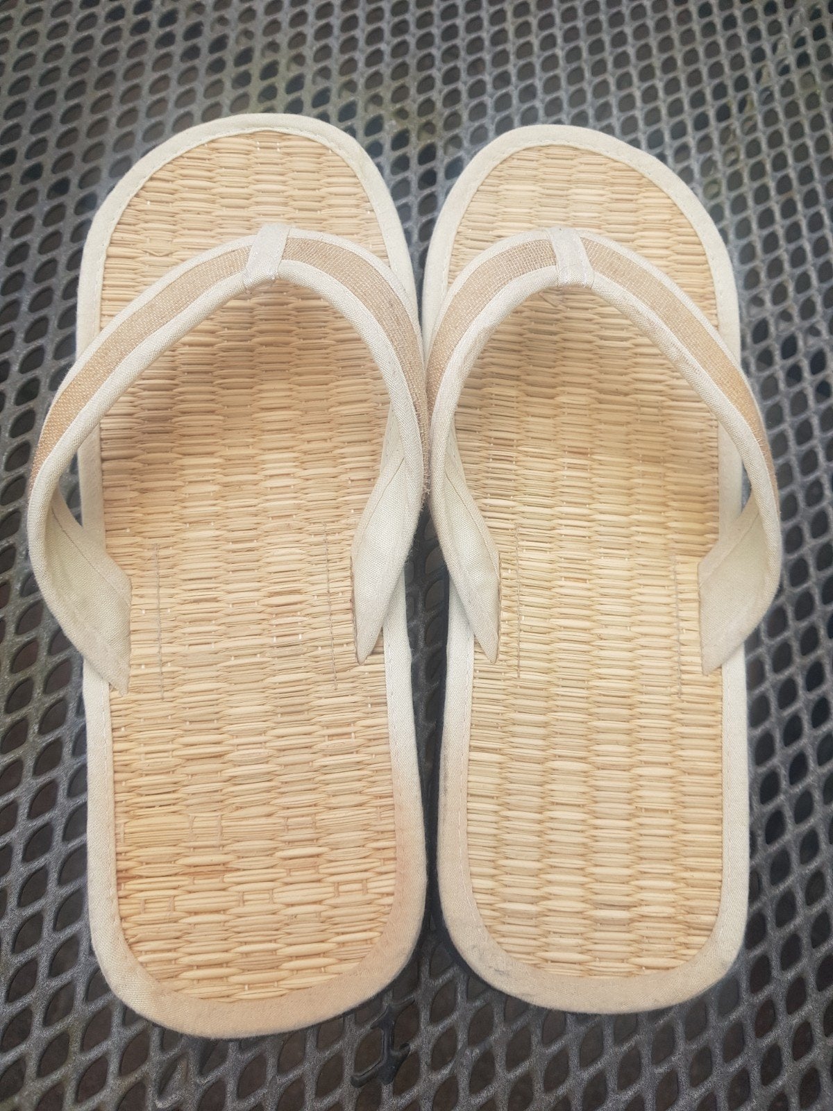 Slippers, Ophalen of Verzenden, Zo goed als nieuw, Overige kleuren