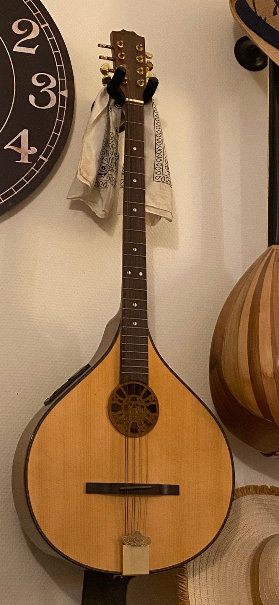 Foto 2 van Ierse Bouzouki - Elektrisch aan te sluiten