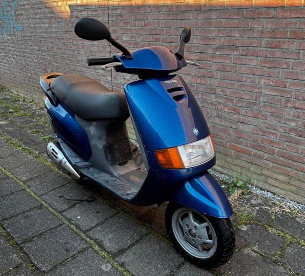 Piaggio sfera 125, Fietsen en Brommers, Scooters | Piaggio, Ophalen, Zo goed als nieuw, Benzine, Overige modellen