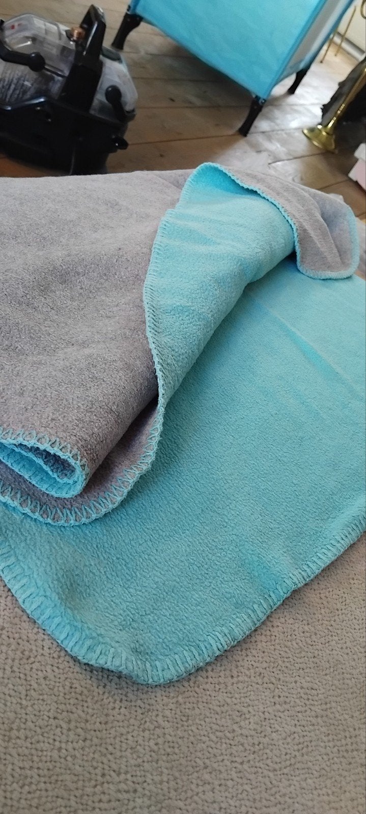 Baby deken 2 kanten te gebruiken - Grijs/Turquoise, Kinderen en Baby's, Dekens, Slaapzakjes en Inbakerproducten, Ophalen of Verzenden