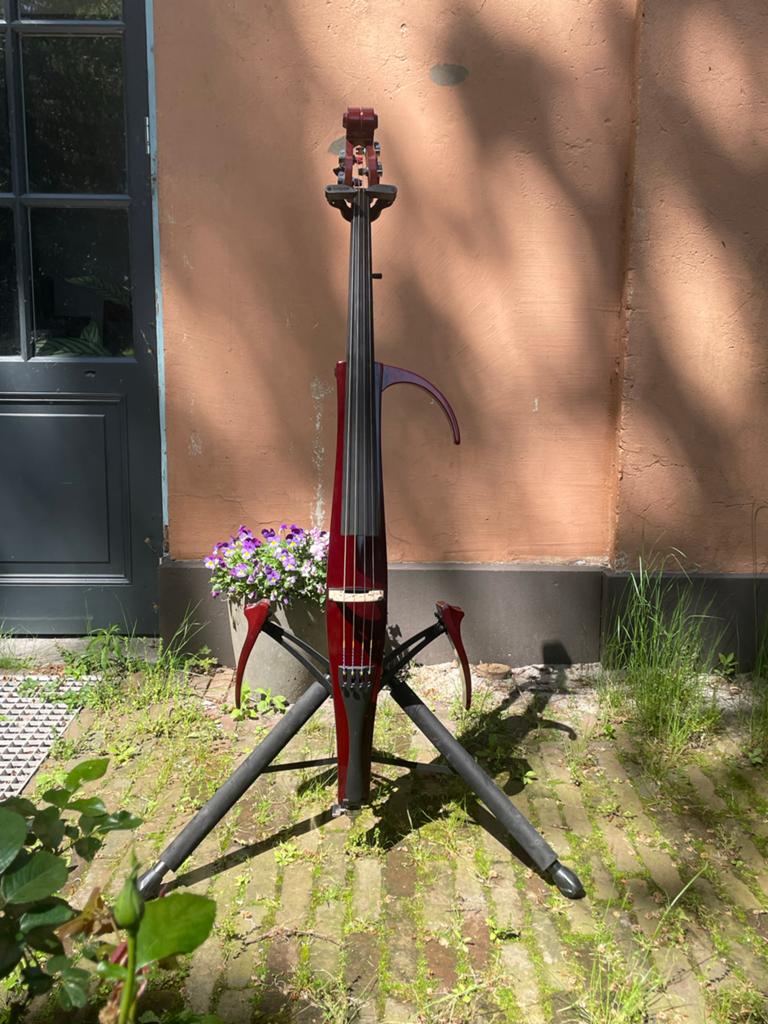 Yamaha Elektrische Cello - Complete Set, Verzenden, Zo goed als nieuw, 4/4-cello, Met koffer