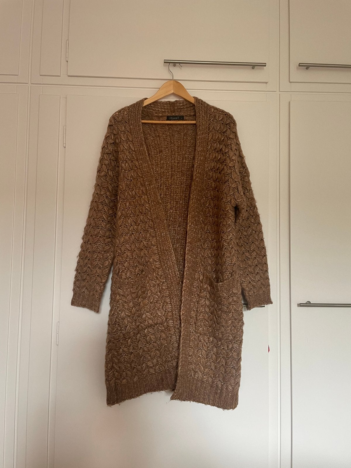 Bruin gebreid vest met zakken, Ophalen of Verzenden, Zo goed als nieuw, Maat 38/40 (M), Bruin