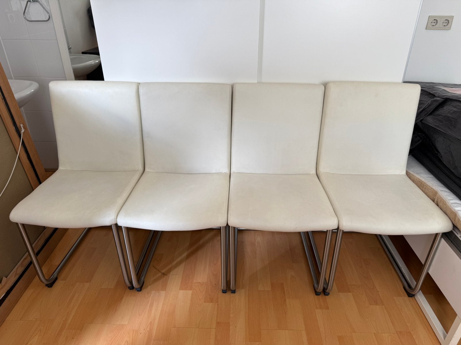 Set van vier eetkamer stoelen, Ophalen, Zo goed als nieuw, Vier