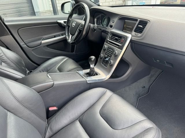 Volvo S60 1.6 T3 Summum Airco/ECC,Zwart Leder,Schuif/Kanteld, Voorwielaandrijving, Gebruikt, Zwart, 4 cilinders