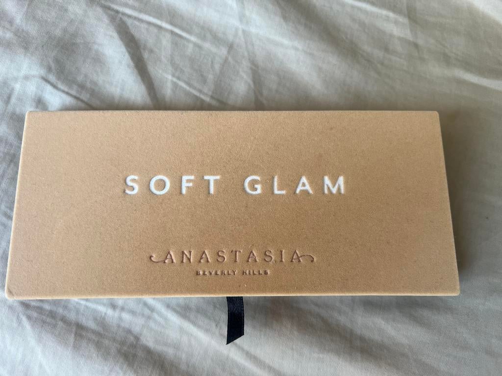 Anastasia Beverly Hills Soft Glam palette, Ophalen of Verzenden, Zo goed als nieuw