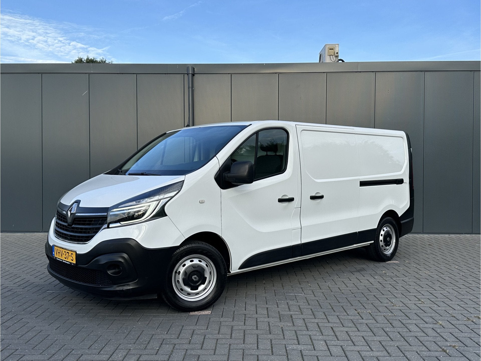 Renault Trafic 2.0 dCi 120 PK / L2H1 / 1e EIG / DUBBELE SCHU, Voorwielaandrijving, Gebruikt, 4 cilinders, 2000 kg