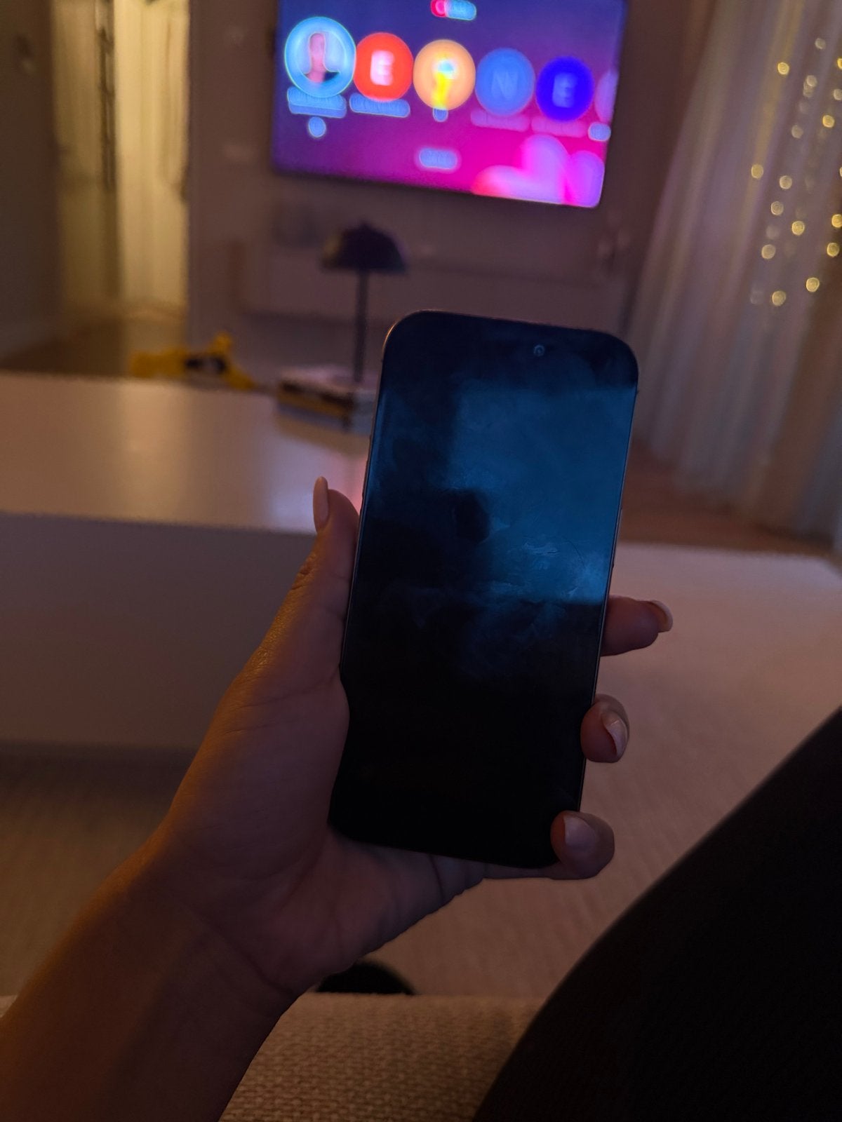 iPhone met waterschade - gaat aan/uit, IPhone 16 Pro, 128 GB, Ophalen of Verzenden, Niet werkend