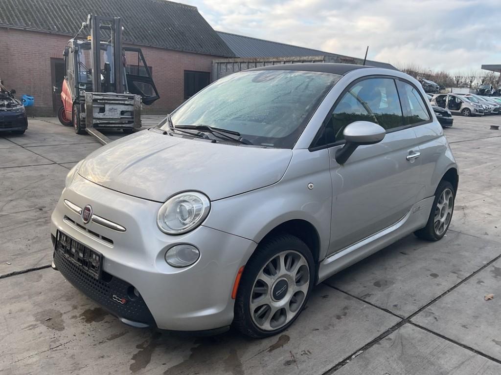 Spatbord Links Voor Fiat 500 (312) (2012-09/..) 52015757, Auto-onderdelen, FCA Germany GmbH, Gebruikt, IPC D1-09 Bahnhofsplatz, Rüsselsheim am Main 65423, , Duitsland