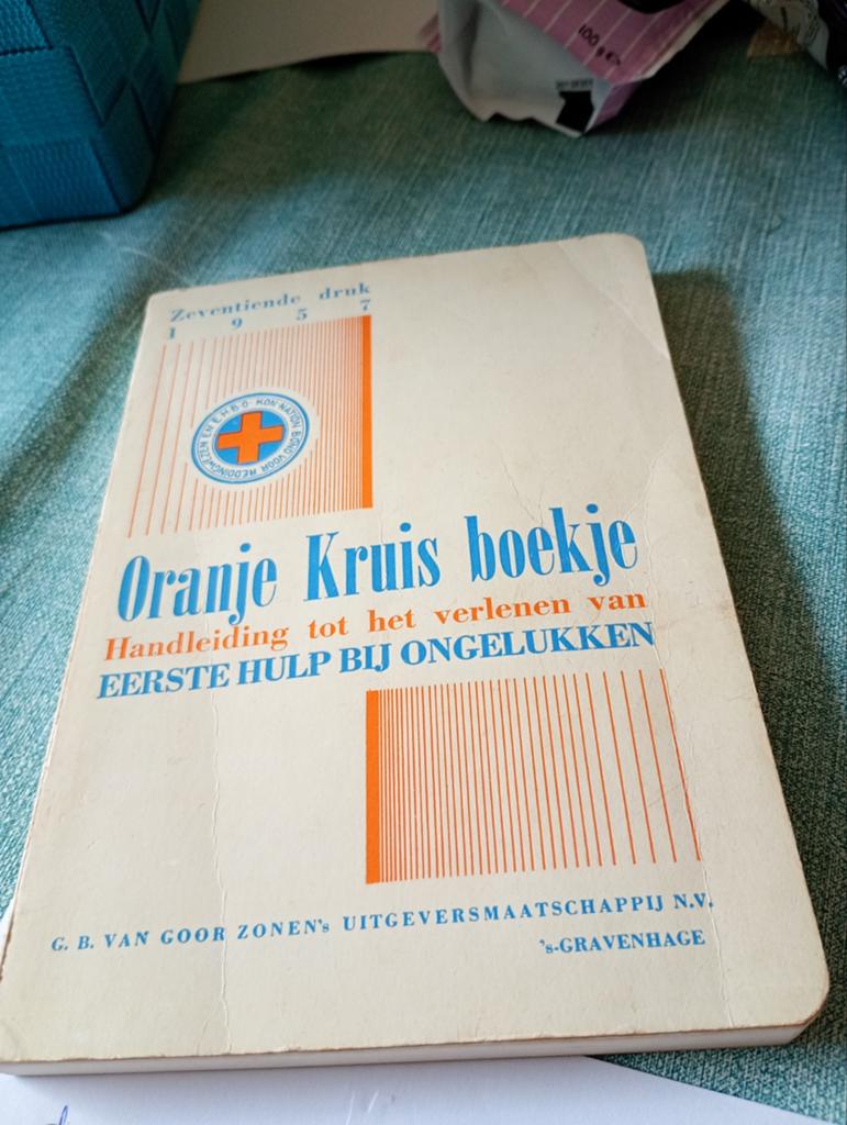 Oranje Kruis boekje 1957, Antiek en Kunst, Antiek | Boeken en Bijbels, Ophalen of Verzenden