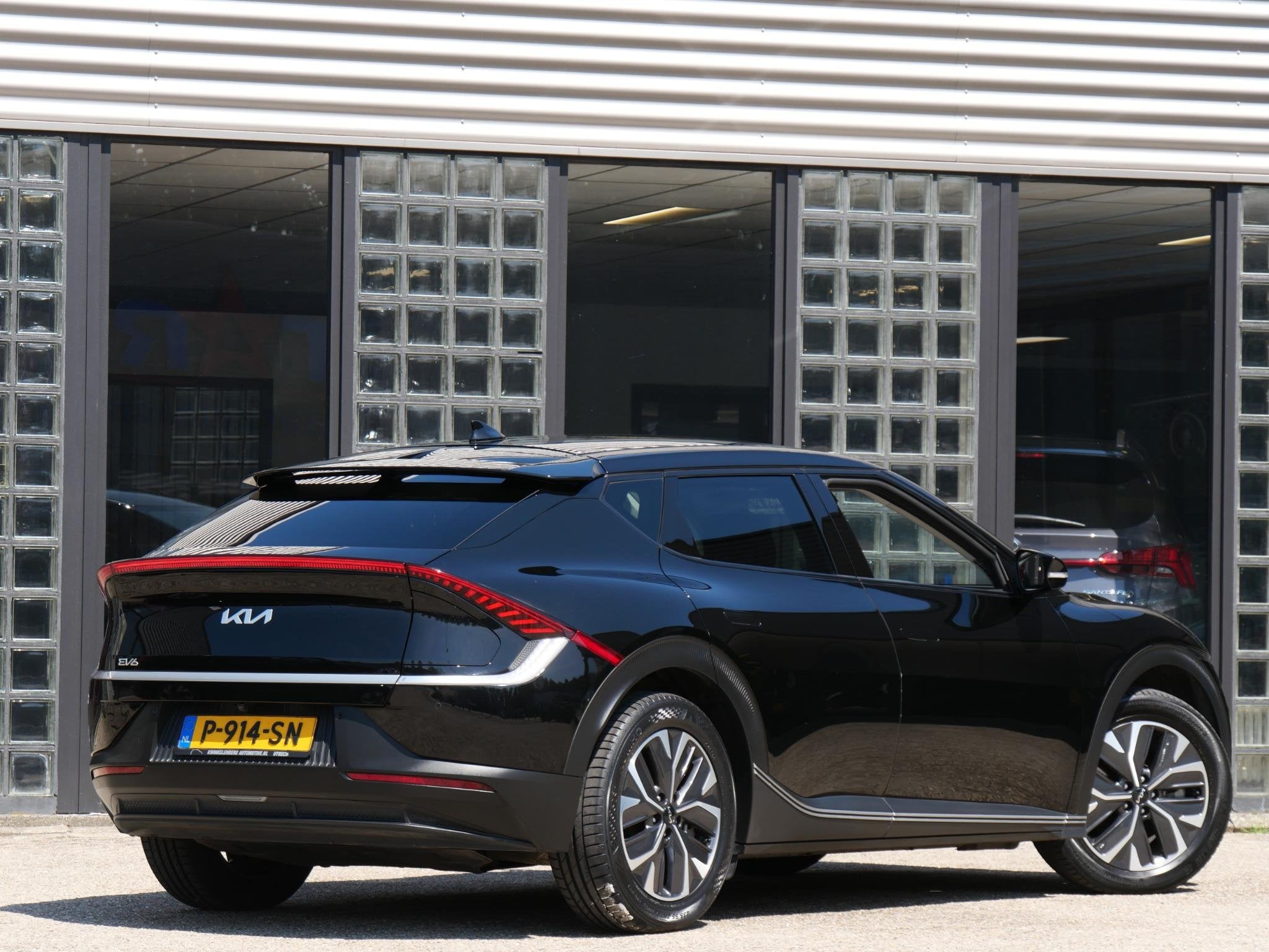 Kia EV6 58kWh/ KEYLESS/ CAMERA/ ADAPT. CRUISE/ BLIND SPOT/ S, Auto's, Kia, Automaat, Gebruikt, 750 kg, Leder en Stof