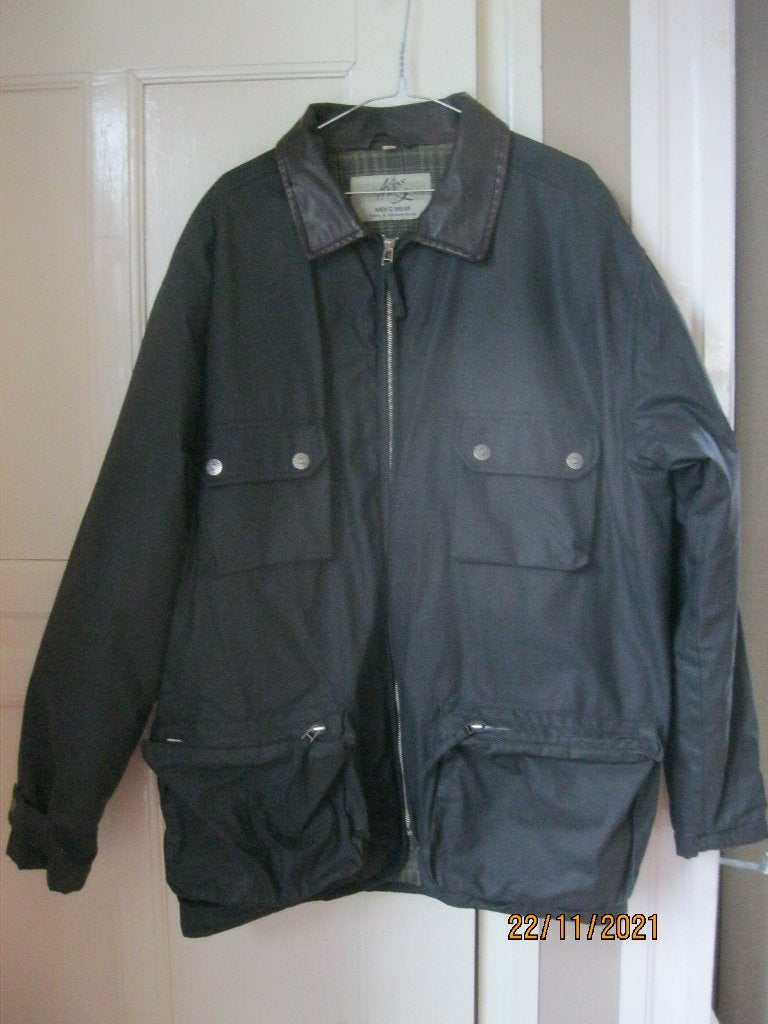 TRENDY:ALIAS WEAR imitatie waxcoat:mt 50, Maat 46/48 (XL) of groter, Ophalen of Verzenden, Zo goed als nieuw, Alias Wear