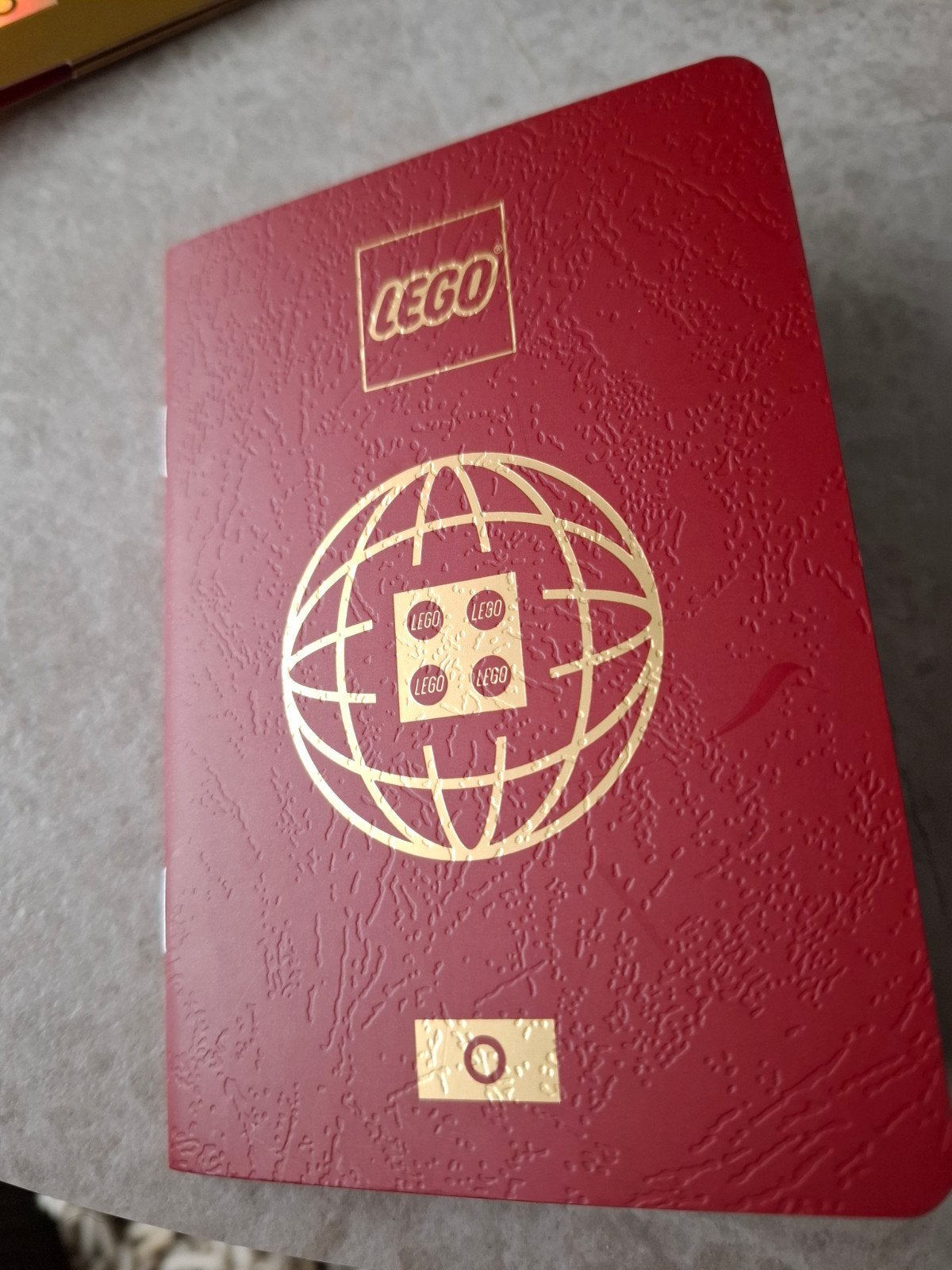 Lego Paspoort met stempels & exclusief gouden hoesje, Lego, Accessoire, Ophalen of Verzenden, Zo goed als nieuw