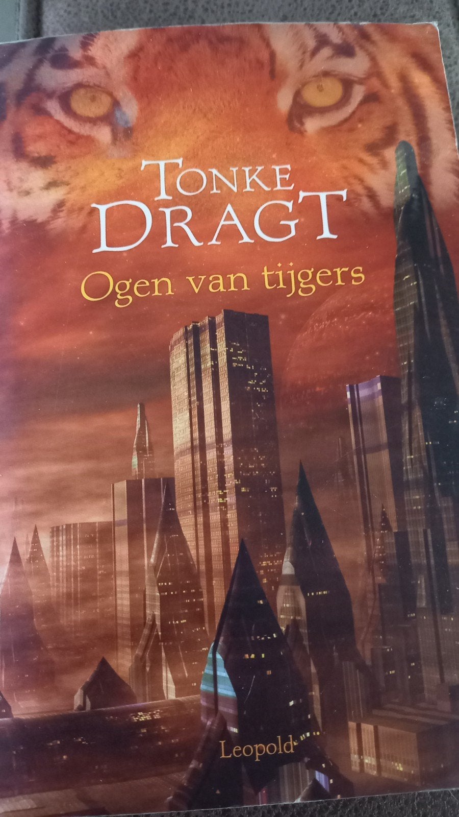 Tonke Dragt - Ogen van tijgers, Ophalen of Verzenden, Zo goed als nieuw, Tonke Dragt