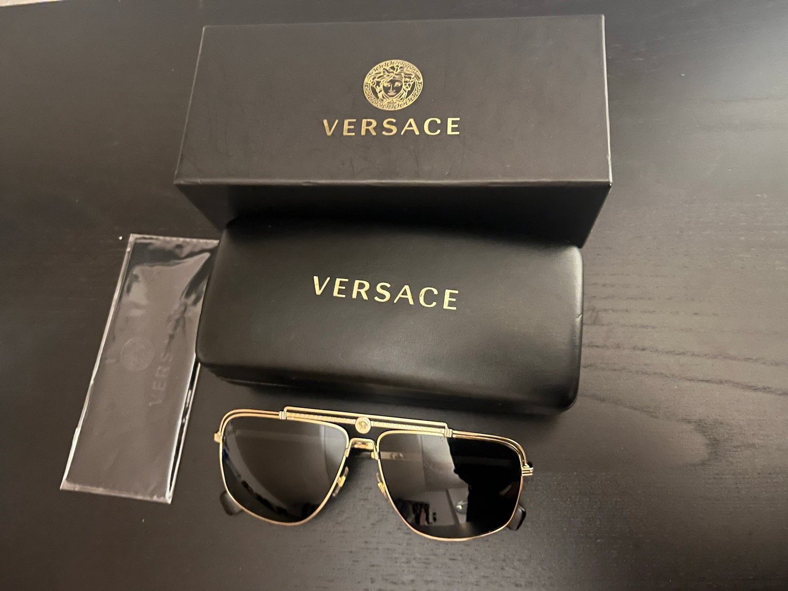 Versace zonnebril unisex gold, Overige merken, Zonnebril, Zwart, Ophalen of Verzenden