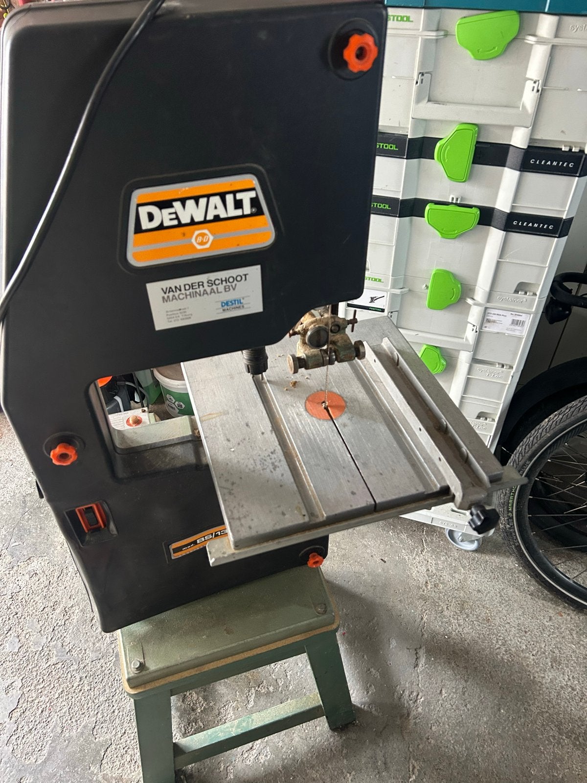 DeWalt lintzaag BS/1310 op verrijdbare kar, incl. extra zaag, Ophalen, Zo goed als nieuw, Minder dan 600 watt, Lintzaag