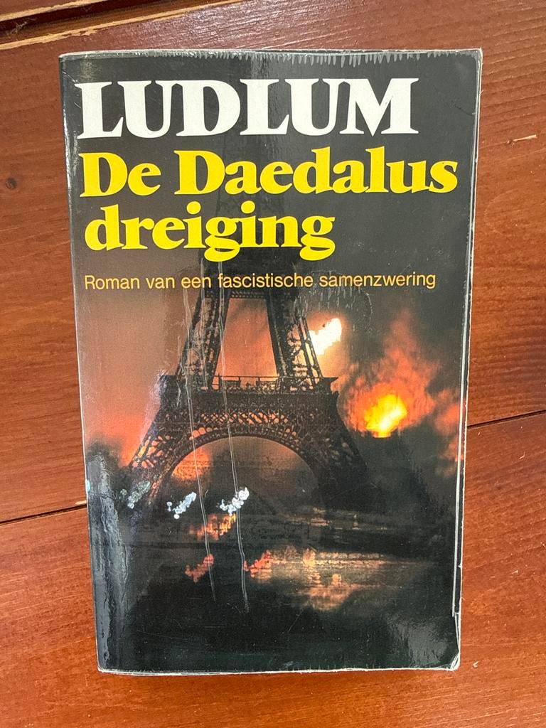 Ludlum - De Daedalus Dreiging (Gebruikt maar prima), Boeken, Ophalen of Verzenden, Gelezen