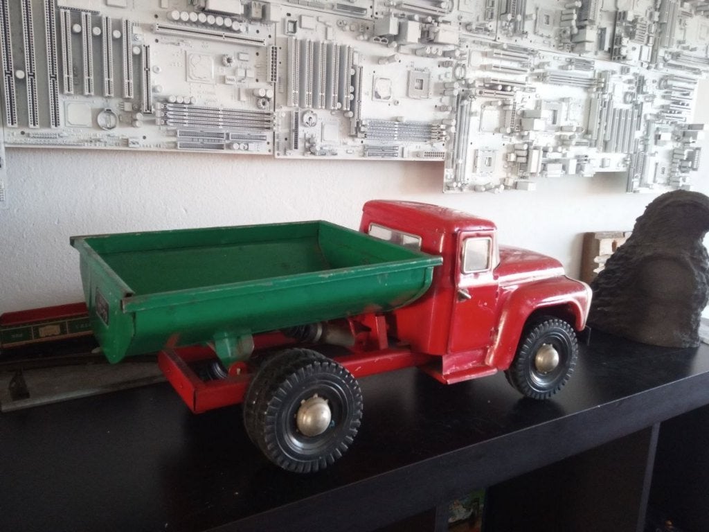 Leuke jaren 80 - 90 blikken AZLK zil 130 vrachtwagen,, Ophalen of Verzenden
