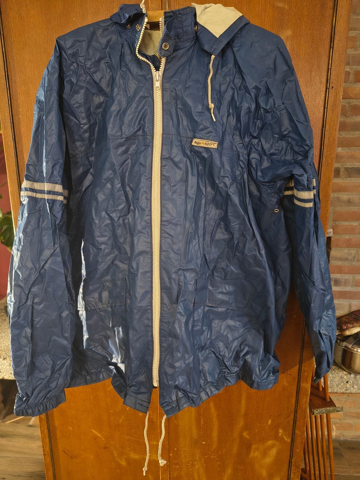 Vintage Agu Sport Regenjas Blauw Maat S met Opbergtas, Caravans en Kamperen, Ophalen of Verzenden, Gebruikt, Regenjas, Dames
