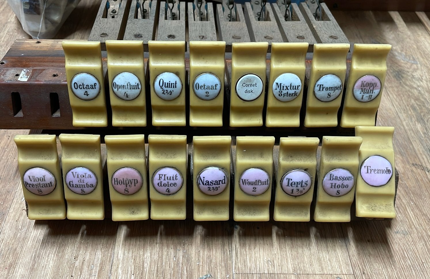 Oude registerplaatjes pijporgel, Ophalen, Gebruikt, 2 klavieren, Orgel