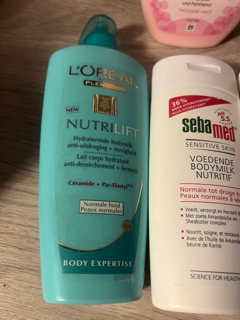 Vier bodylotions en bodymilk, Verzenden, Nieuw, Bodylotion, Crème of Olie