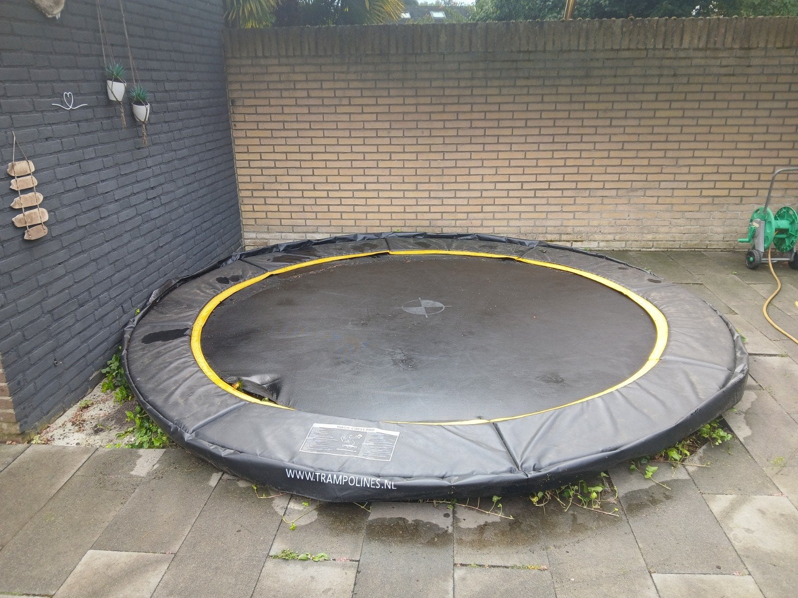 Inground trampoline met zo goed als nieuwe rand, Ophalen, Gebruikt