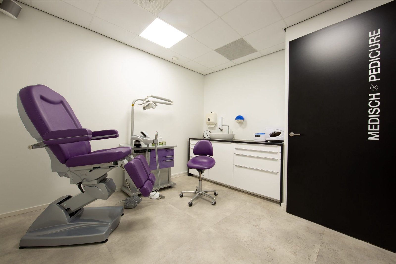 Complete pedicure unit met behandelstoel en taboret, Ophalen of Verzenden