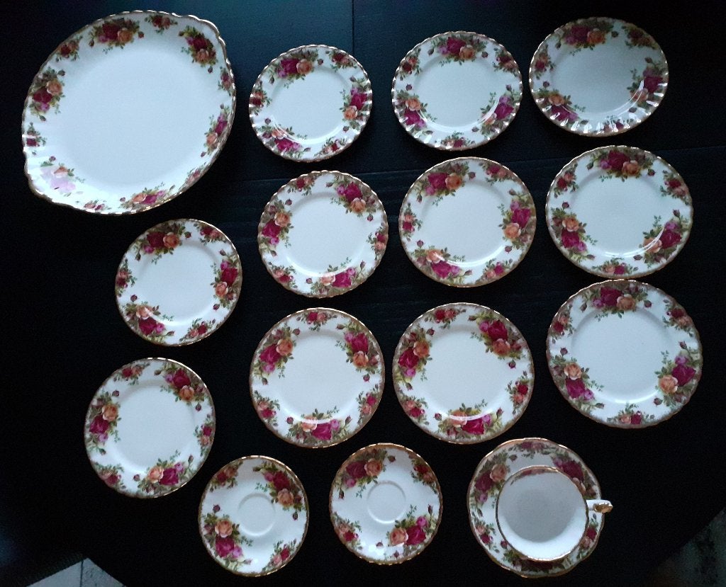 royal albert old country roses servies gebakstel, Verzamelen, Ophalen of Verzenden, Zo goed als nieuw, Porselein, Bord of Schaal